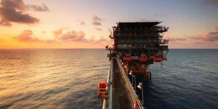Ціни на нафту пішли вгору через загрозу шторму в США та атаки хуситів