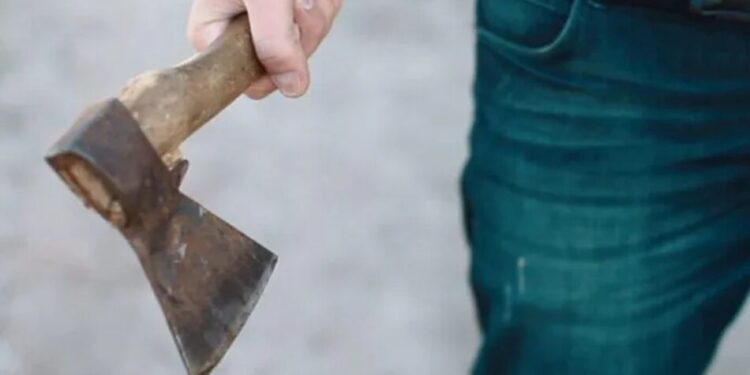 У Ковелі чоловік узяв сокиру з вітрини гіпермаркету й поранив трьох людей