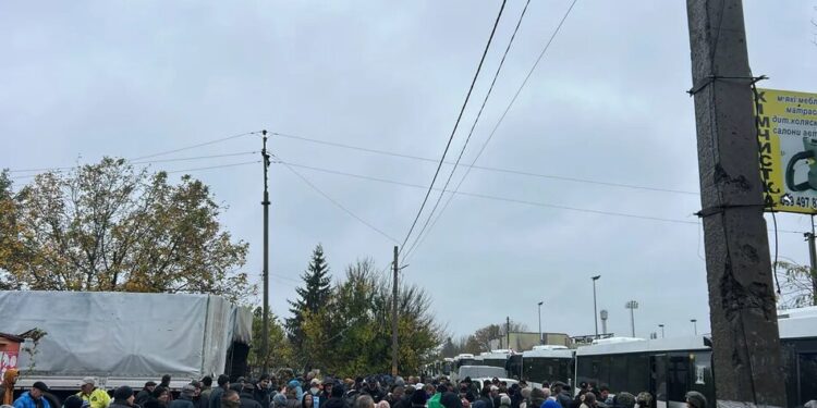 В Олешках доставили допомогу і триває підтримка охочих виїхати – Арахамія показав фото