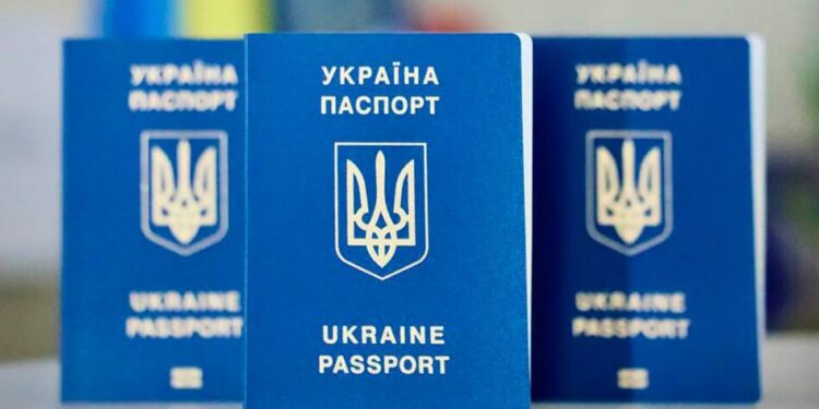 Більше трудових віз, менше тимчасового житла: Чехія змінює правила для українців