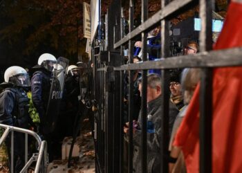 Протести біля Конституційного трибуналу Польщі набирають обертів – у Навроцького заявляють про спробу державного перевороту