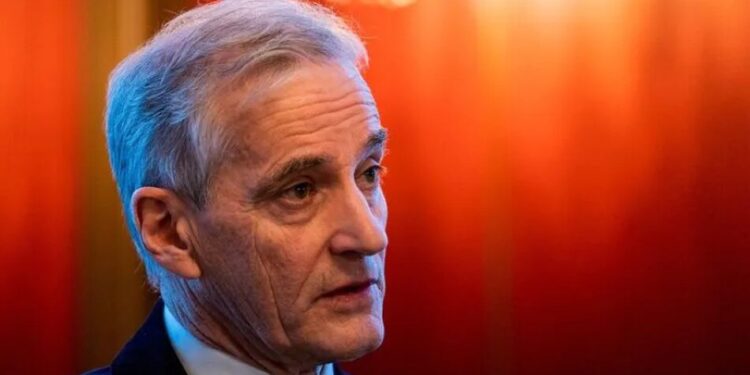 Прем’єр Норвегії спростував повідомлення FT про "історичну лекцію" путіна під час розмови