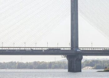 росія ще раз вдарила по Південному мосту в Києві, є влучання – мер