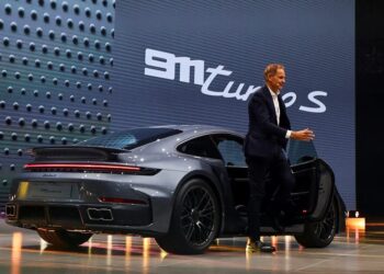 Ставка на розкіш та скорочення витрат – Porsche перебудує бізнес, готуючись до епохи зниження продажів