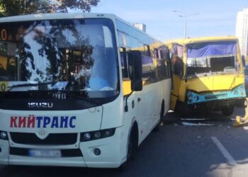 У Києві зіткнулися дві маршрутки, серед постраждалих дитина