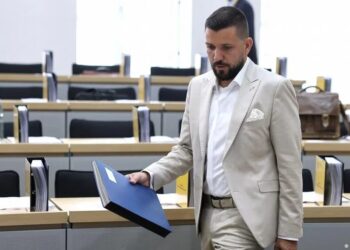 У Німеччині вперше політик від ультраправої АдН став главою федеральної землі