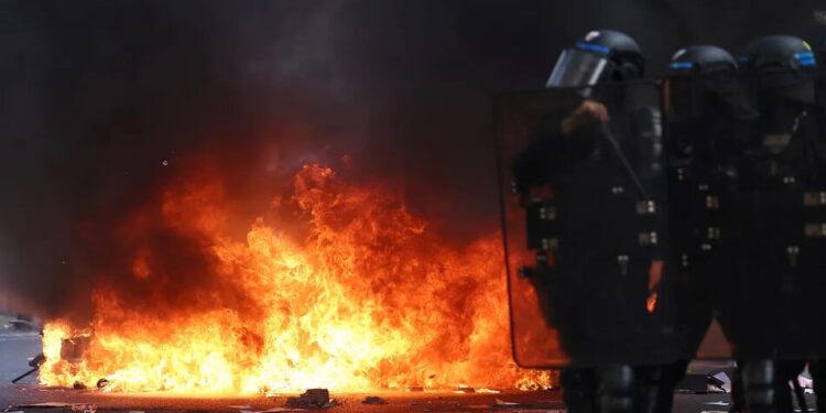 Протести у французьких школах призвели до найбільшої кількості постраждалих за десятиліття