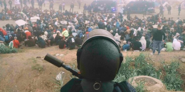 Іспанська поліція ліквідувала табір мігрантів у Сеуті напередодні візиту короля