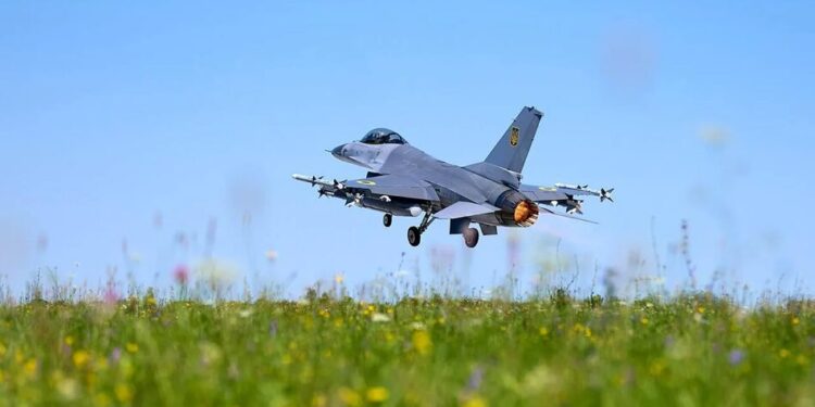 Твердження про катастрофічно низьку готовність і надтривале техобслуговування F-16 неправдиві – МЗС