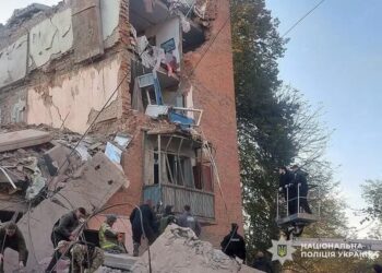 Четверо дітей загинули через удар рф по багатоповерхівці у Прилуках, кількість жертв продовжує зростати