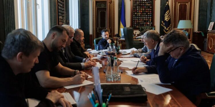 Українські пілоти невдовзі почнуть навчання на Rafale, Київ очікує новий оборонний пакет – Зеленський