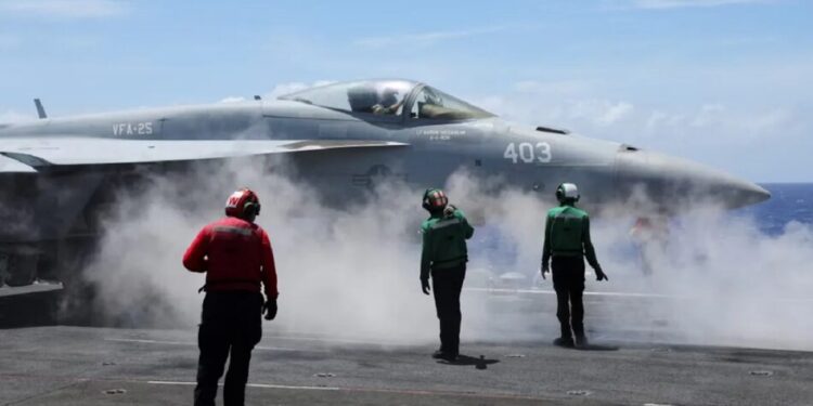 США перекидають на Близький Схід додатково до 10 тисяч військових і третій авіаносець – WSJ