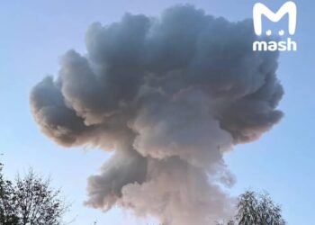 Потужні вибухи пролунали на хімзаводі біля москви, є руйнування