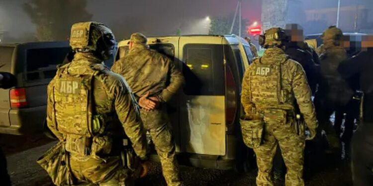 На Буковині затримали п’ятьох працівників ТЦК – їх підозрюють у викраденні людей, катуванні та хабарництві