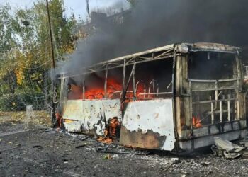 росіяни вдарили по рейсовому автобусу в Краматорську: 12 загиблих, ще 13 поранено