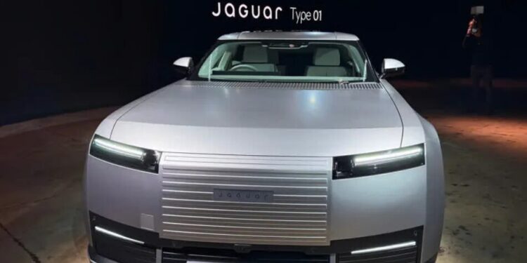 Jaguar готує новий електричний кросовер, який не конкуруватиме з Range Rover