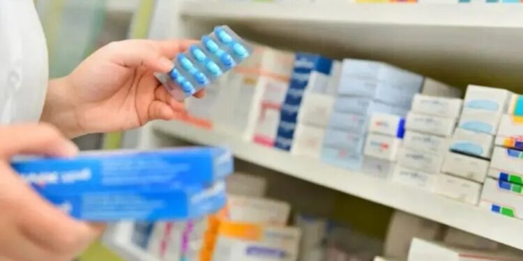 Від знеболювальних до серцевих препаратів: які ліки подорожчали в Україні, скільки вони коштують та чому зросли ціни