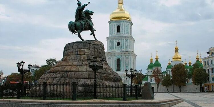 Ми залишаємося в Києві – посольства низки країн ЄС в Україні відреагували на російські погрози