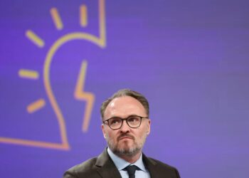 ЄС відкладе запровадження правил щодо викидів метану на рік, але не більше – єврокомісар