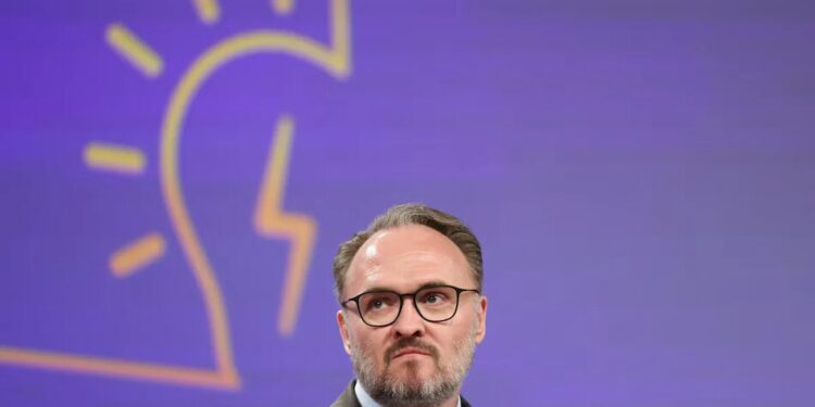 ЄС відкладе запровадження правил щодо викидів метану на рік, але не більше – єврокомісар