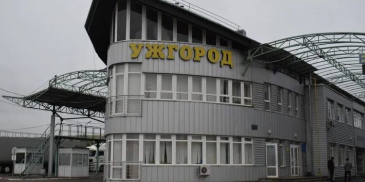 На кордоні у напрямку Словаччини суттєва черга – який пункт пропуску радять оминати