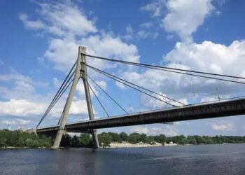 У результаті атаки рф по Північному мосту в Києві постраждали двоє людей: що відомо про їх стан