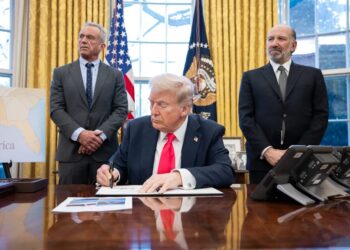 Трамп підписав указ для зниження цін на дизель