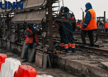 Коли відновлять рух на південному мосту: ситуація на місці прильоту, фоторепортаж