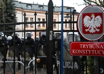 Президент Польщі заявив про "порушення конституційного порядку" і скликав екстрені переговори