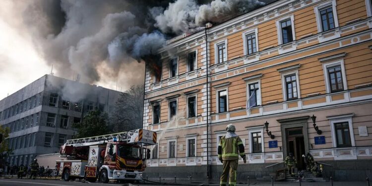 Пошкоджено 40% приміщень: у НАН розповіли, що буде з будівлею після російської атаки