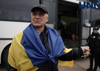 Гуманітарна місія з Олешок – мешканці міста вже на території України (репортаж)