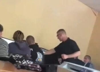 Лайка та фізична сила під час уроку: на Одещині спалахнув скандал через поведінку вчителя