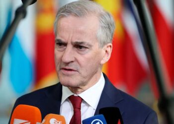 Прем’єр Норвегії відповів на критику Данії щодо розмови з путіним