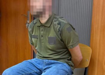 У Польщі чоловік напав з ножем на двох українців в автобусі через їхню національність