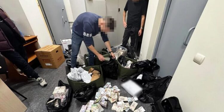 Вкрали понад 630 млн гривень: в Україні викрили тіньову фінансову мережу