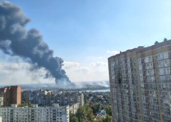 У ростові триває пожежа на терміналі заводу, що постачає пальне армії рф