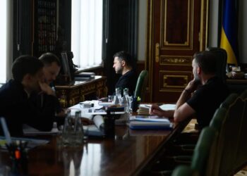 Зеленський: розвідка повідомила про підготовку росіян до масованого удару, готуємо протидію