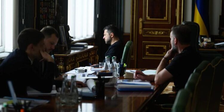 Зеленський: розвідка повідомила про підготовку росіян до масованого удару, готуємо протидію