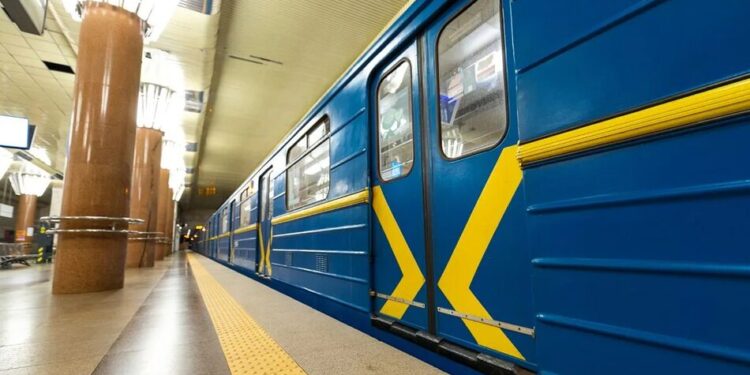 Київське метро змінило графік "зеленої" гілки у години пік
