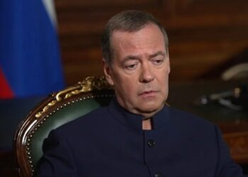 медведєв знову розповів, як Україні досягти "миру": віддати території та погодитися на вимоги москви