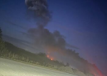Українські військові дронами FP-1 уразили один із найбільших нафтопереробних та нафтохімічних комплексів рф у салаваті