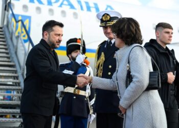 Зеленський прибув до Нідерландів – перша заява