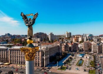 росія атакує Київ балістикою