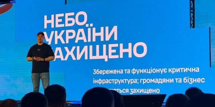 Не закрив небо і пропустив закупівлю ракет для Patriot, але показав ШІ-ролик про роботів – Магда дорікнув Федорову за порожні презентації