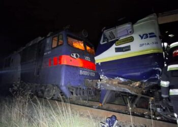 У Львові на станції "Підзамче" зіткнулися два потяги, є поранені