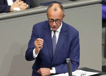 Канцлер Німеччини Мерц вперше з 2025 року несподівано прибув до Києва