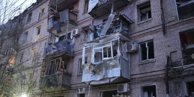 росіяни завдали 6 ударів по Запоріжжю – загинув чоловік, серед поранених дитина, пошкоджено заклад освіти
