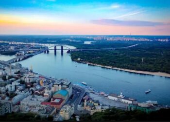 Чи можуть удари рф по мостах розділити Київ на два береги: експерт озвучив сценарій