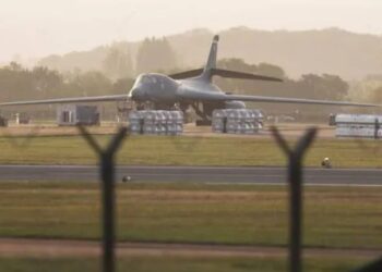 США вивели всі бомбардувальники з бази у Британії після інциденту з "підозрілими автомобілями"