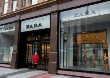 Zara потрапила у скандал через дитячий костюм на Гелловін, який нагадує робу в'язнів концтаборів